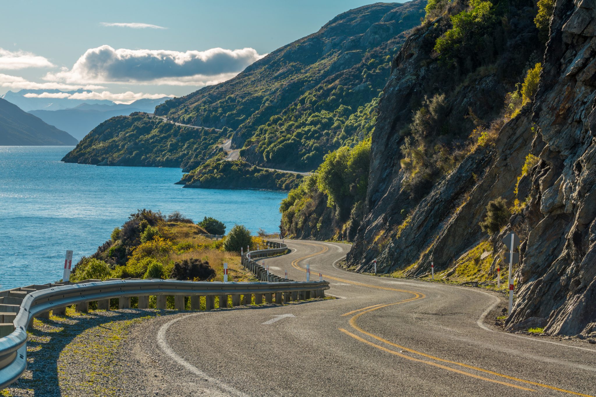 Road along Lake Wakatipu